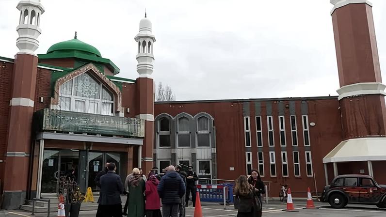 Police were called after an axe was spotted in the bag of a man who had entered Manchester Central mosque.