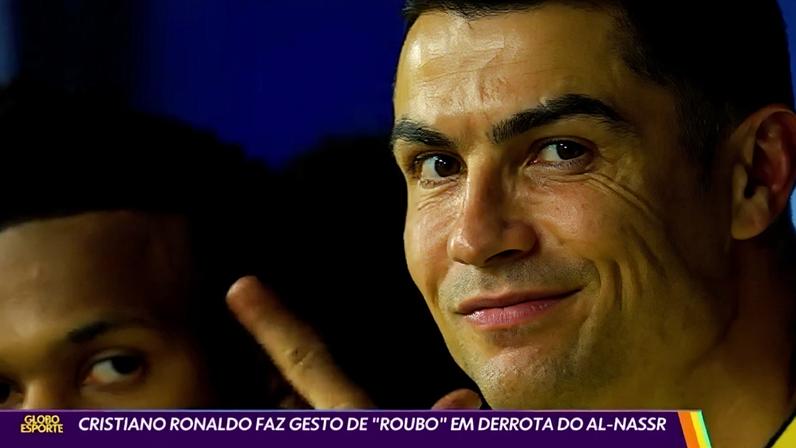 Cristiano Ronaldo faz gesto de "roubo" em derrota do Al-Nassr