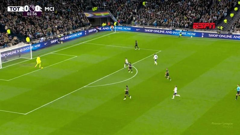 Bola da Premier League para o duelo entre Newcastle United x Crystal Palace, em janeiro de 2026 — Foto: Sebastian Frej/Getty Images