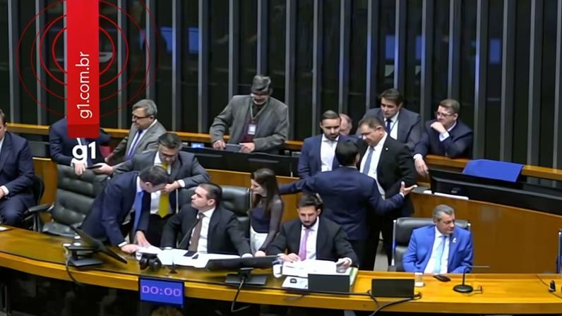 Congresso aprova aumento salarial de servidores acima do teto