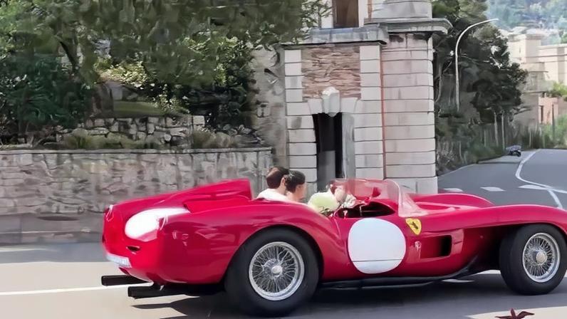Charles Leclerc pilota uma lendária Ferrari pelas ruas de Mônaco após se casar