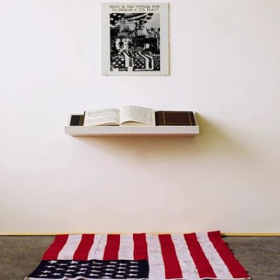 Exposição de artistas negros reinterpreta a bandeira dos EUA sem obra-chave de Dread Scott