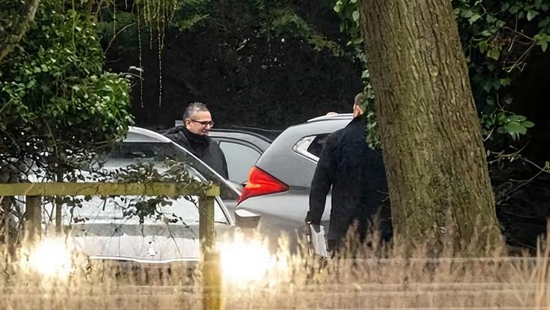 Andrew Mountbatten-Windsor é detido na propriedade de Sandringham