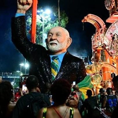 Oposição critica desfile em homenagem a Lula; Novo afirma pedir inelegibilidade