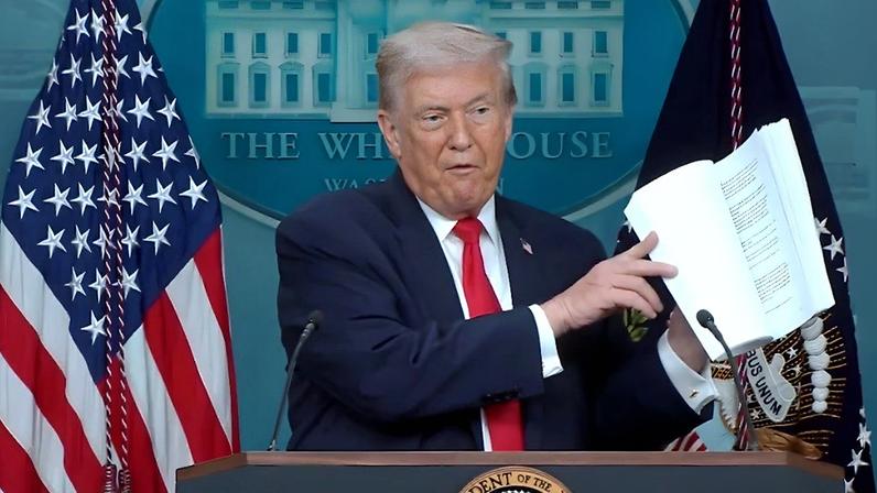 Trump acusa Harvard de antissemita e pede US$ 1 bilhão