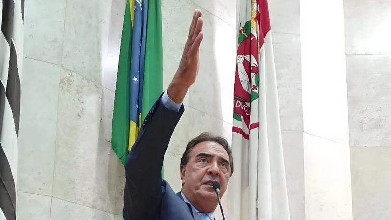 Vereador Adilson Amadeu assume cadeira na Câmara Municipal de São Paulo após licença.