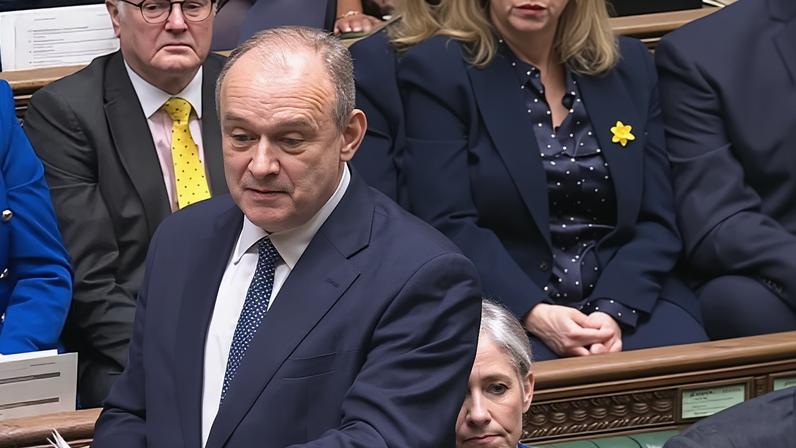 Ed Davey acusa administrador de casa de repouso de desvio em investigação