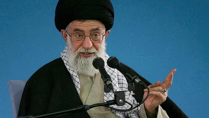 Ayatollah Ali Khamenei speaking in Tehran in 2007.