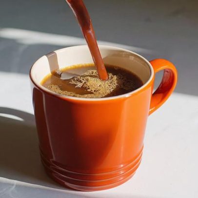 Consumo de café associa-se a menor risco de demência, aponta estudo de Harvard