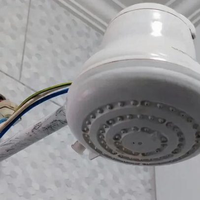 Quem inventou o chuveiro elétrico? Origem e pioneiros