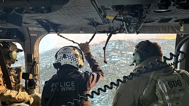 A new five-day search for fugitive Dezi Freeman will involve more than 100 police and volunteers and a police cadaver dog.