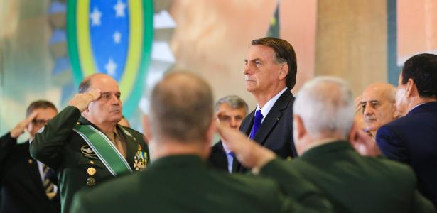 Perda de patentes de generais pode prevenir golpes futuros, diz Sakamoto