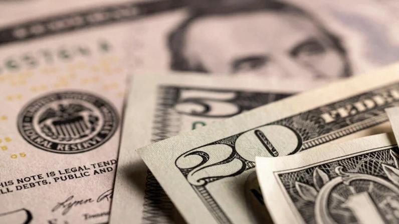 Dólar fecha em R$5,18, menor em quase dois anos, com recuo após tarifas de Trump