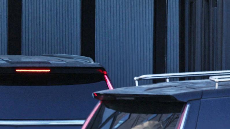 Presidente afastado da Coreia do Sul, Yoon Suk Yeol, chega ao Escritório de Investigação de Corrupção para Funcionários de Alto Escalão em Gwacheon, na Coreia do Sul 15/01/2025 KOREA POOL/Pool via REUTERS