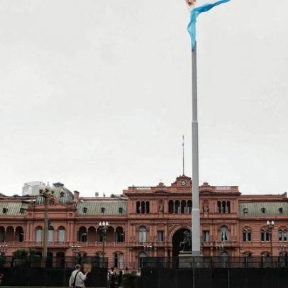 Advogado afirma que reforma de Milei aumenta lucro e afeta trabalhadores