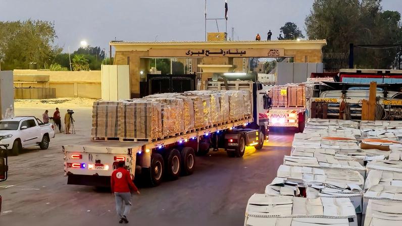 Fronteira de Rafah entre Gaza e Egito é reaberta com condições