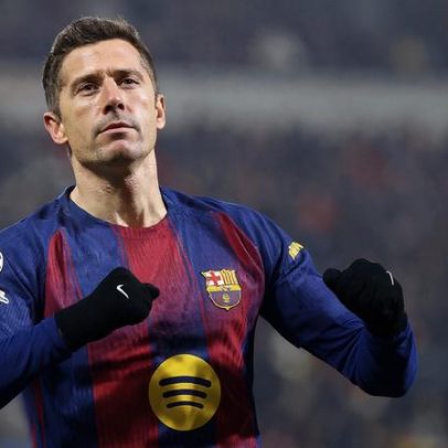 Flick deixa futuro de Lewandowski incerto no Barcelona