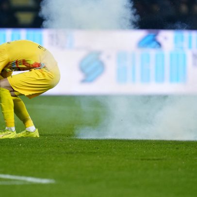 Goleiro é atingido por rojão em jogo do Campeonato Italiano