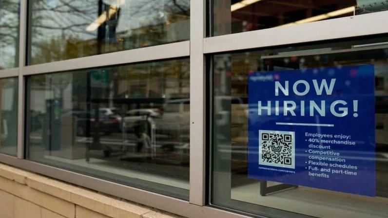 Anúncio de vaga de trabalho em Arlington, EUA