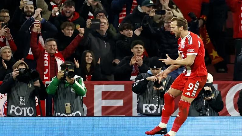 Harry Kane abre o placar na vitória do Bayern de Munique sobre o RB Leipzig — Foto: REUTERS/Heiko Becker