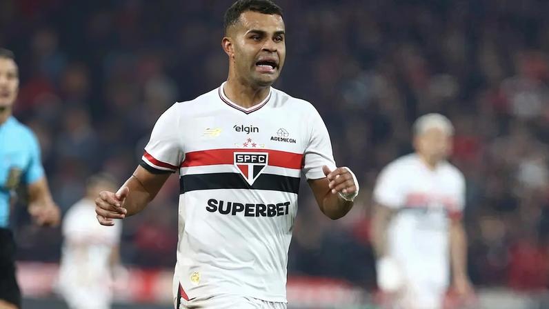 Alisson voltou a treinar com elenco do São Paulo (Foto: Rafaela Cardoso / Lance!)