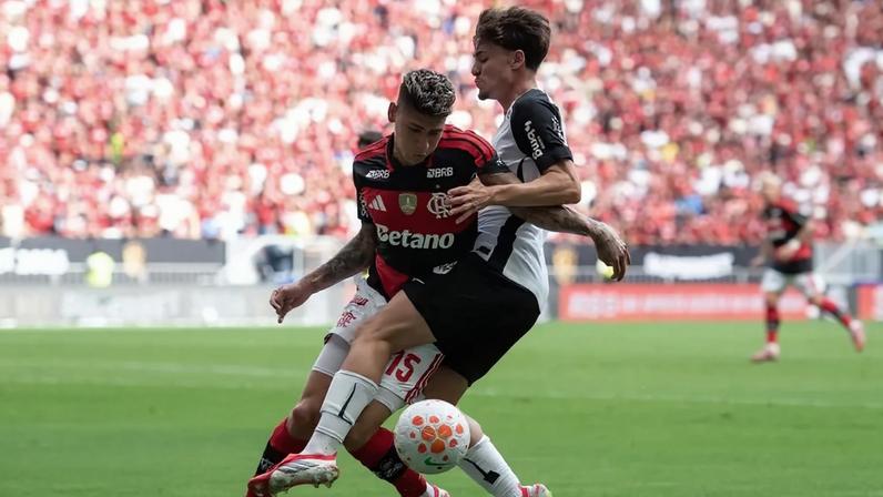Jorge Carrascal foi expulso da Supercopa Rei 2026 (Foto: DELMIRO DOS SANTOS JUNIOR/Mochila Press/Gazeta Press)