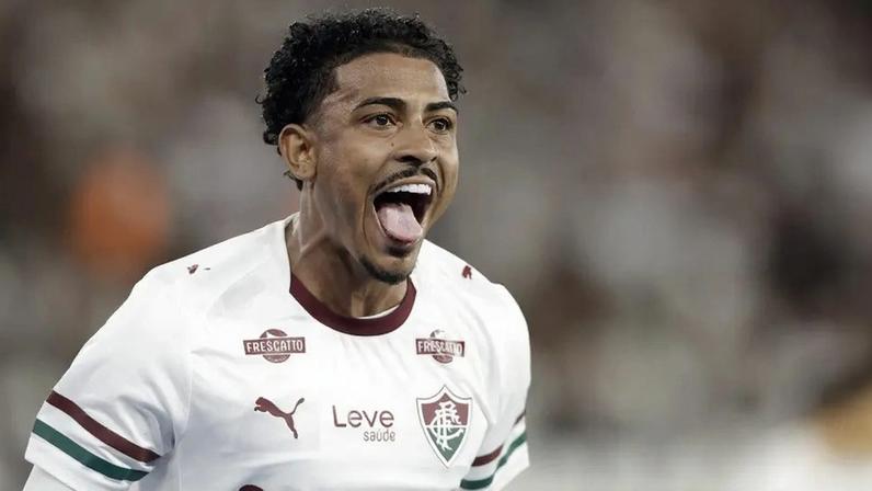 John Kennedy comemora gol no clássico contra o Botafogo. (Foto: Andre Mourao/GazetaPress)