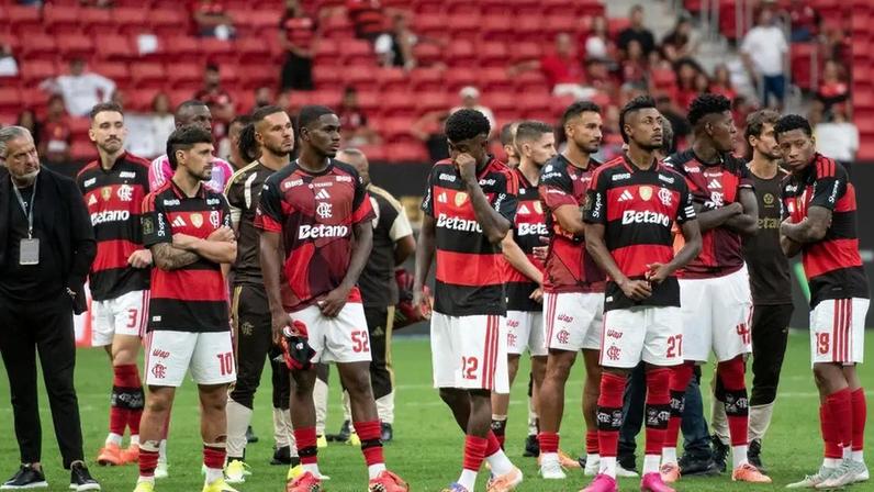 Torcida do Flamengo aponta culpado por vice no duelo com o Corinthians