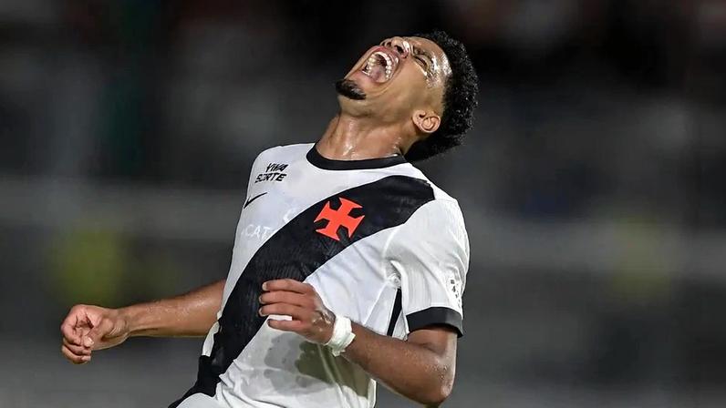 Brenner lamenta oportunidade perdida na partida entre Vasco e Madureira (Foto: Thiago Ribeiro/ Agif/Gazeta Press)