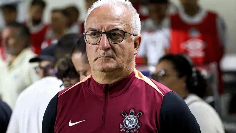 Dorival admite negociação para saída do zagueiro Cacá no Corinthians