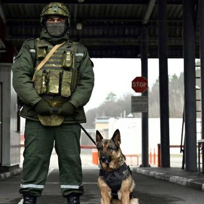 Na última travessia aberta, ucranianos fogem da anexação russa