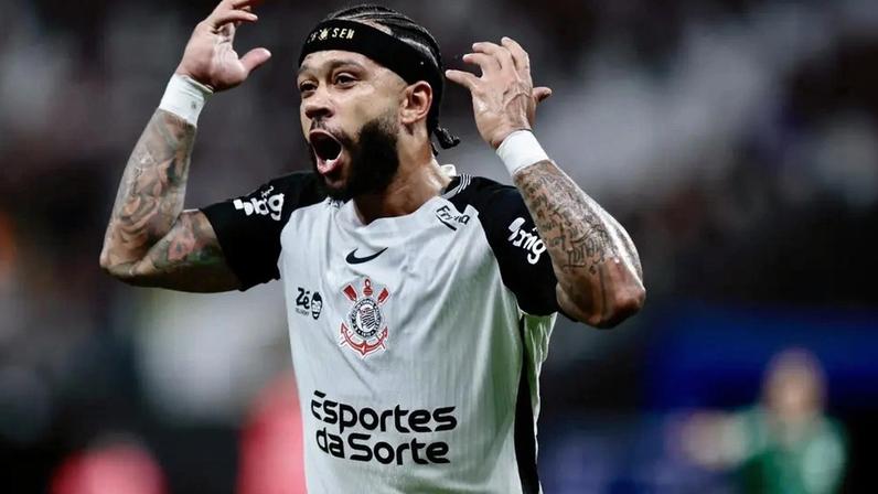 Memphis foi relacionado para a partida contra o Athletico (Foto: Marcello Zambrana/ Agif/Gazeta Press)