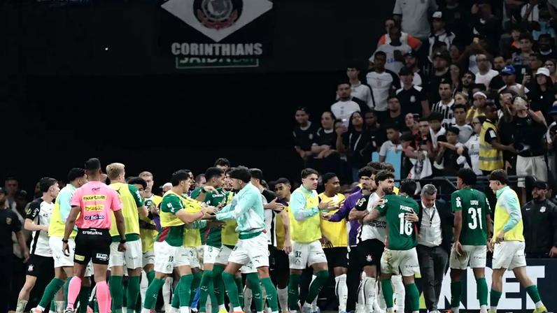 Gândula é expulso após chutar Sosa no clássico entre Corinthians e Palmeiras