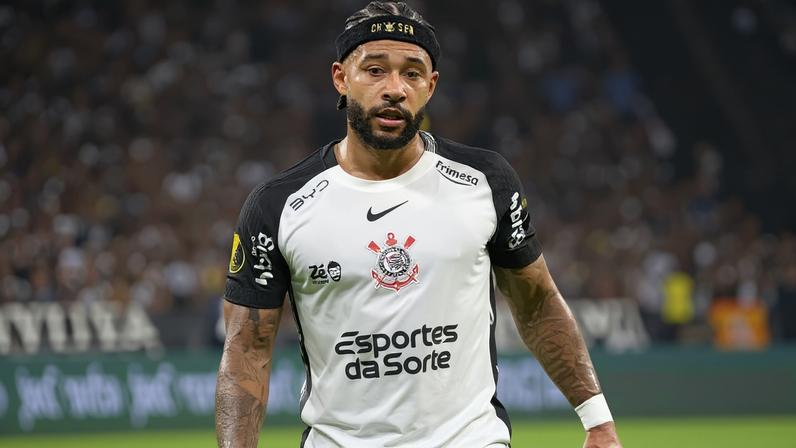 Memphis Depay perdeu pênalti contra o Palmeiras (Foto: Bruno Escolástico/E.Fotografia/Gazeta Press)