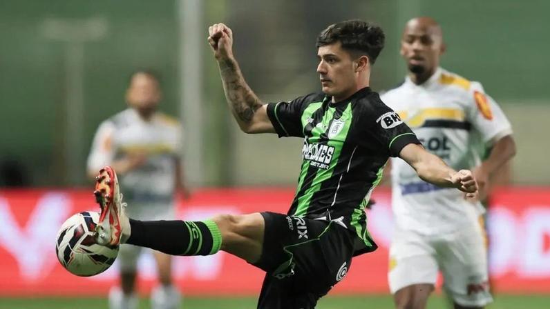 Paulinho na partida contra o Novorizontino na Série B de 2025 (Foto: Gilson Lobo/Agif/Gazeta Press)