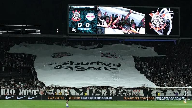 Zakaria acompanha vitória do Corinthians sobre o Bragantino na Neo Química Arena