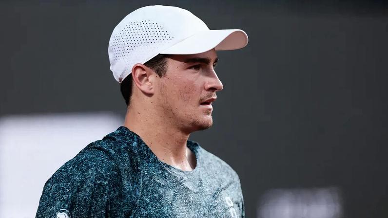 João Fonseca em ação no Rio Open (Foto: Marcello Zambrana/ Agif/Gazeta Press)