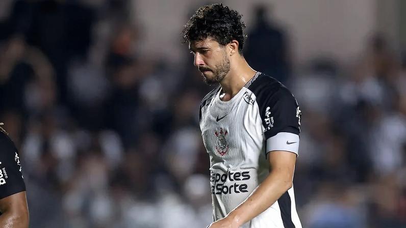 Gustavo Henrique exalta cobranças e celebra classificação do Corinthians
