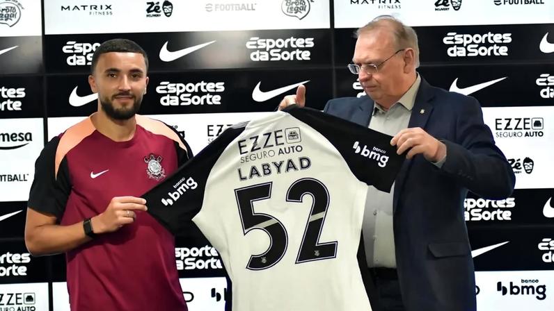 Zakaria Labyad ao lado do presidente Osmar Stabile (Foto: Eduardo Carmim/Photo Premium/Gazeta Press)