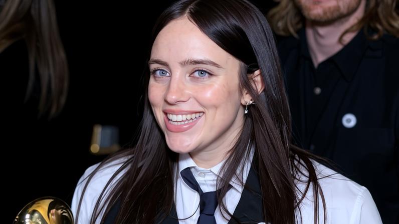 Broches anti-ICE tornam-se acessório essencial do red carpet