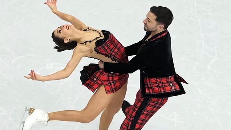 Lilah Fear and partner Lewis Gibson compete in the free dance in Milan.