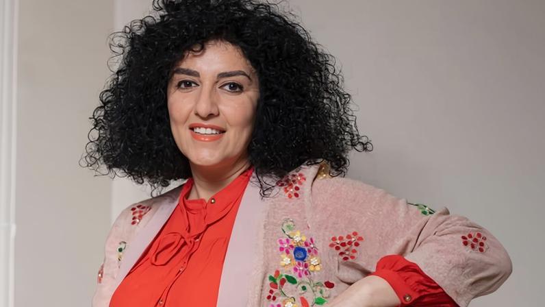 Irã condena Narges Mohammadi a mais sete anos de prisão