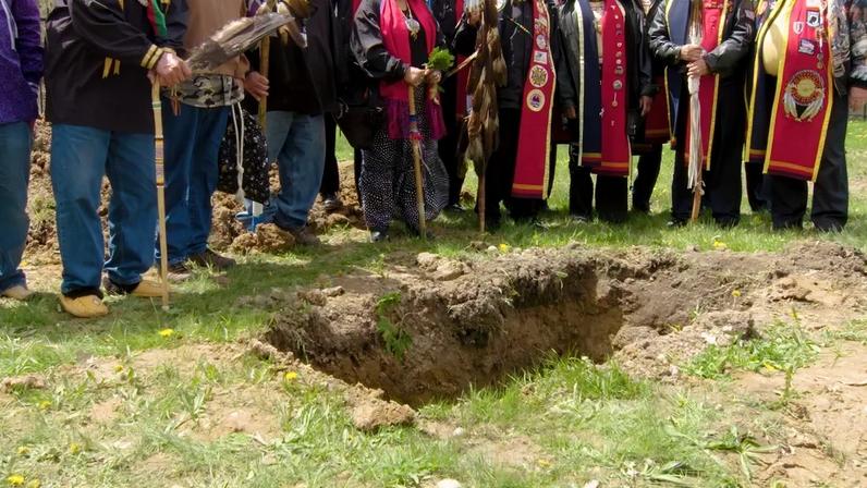 Documentário acompanha povos indígenas na recuperação de restos de ancestrais