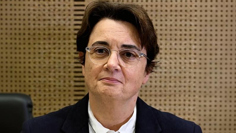 Presidente do Louvre renuncia após inquérito revelar falhas sistêmicas no museu