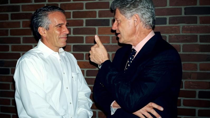 Bill Clinton testemunha diante comitê da Câmara sobre vínculos com Epstein