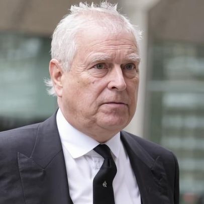 Príncipe Andrew pode abalar a monarquia, aponta podcast