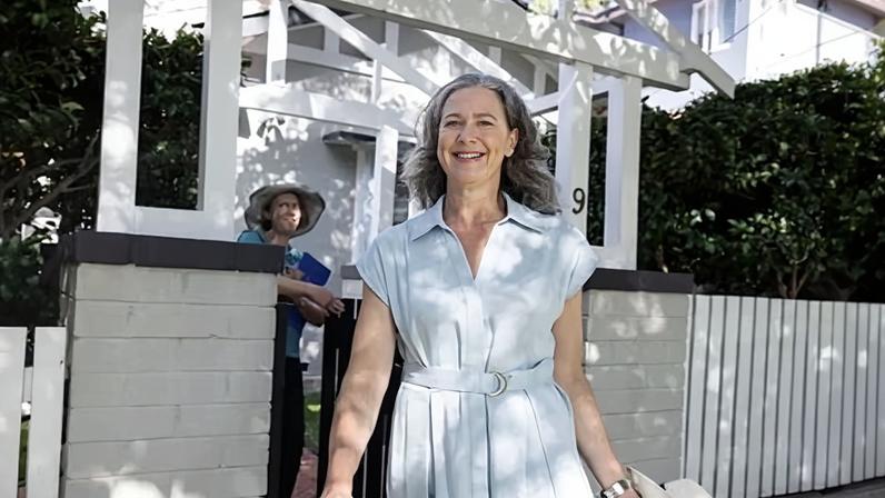 Teal independent Nicolette Boele during the 2025 election campaign. She narrowly beat Liberal candidate Gisele Kapterian for the seat of Bradfield.