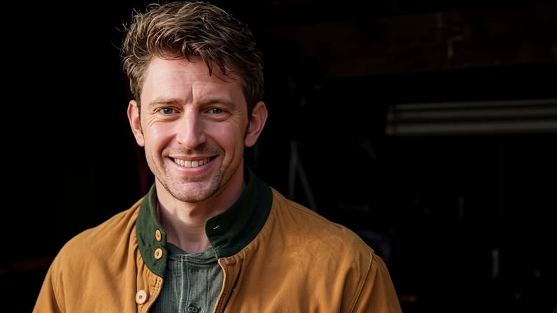 Líder sindical e bombeiro-resgate mira vitória em Montana ao focar trabalhadores