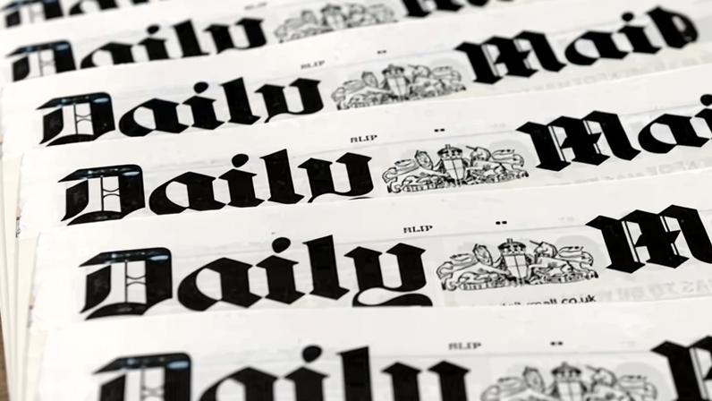 Tribunal ouve que o investigador continuou usando e-mails após condenação