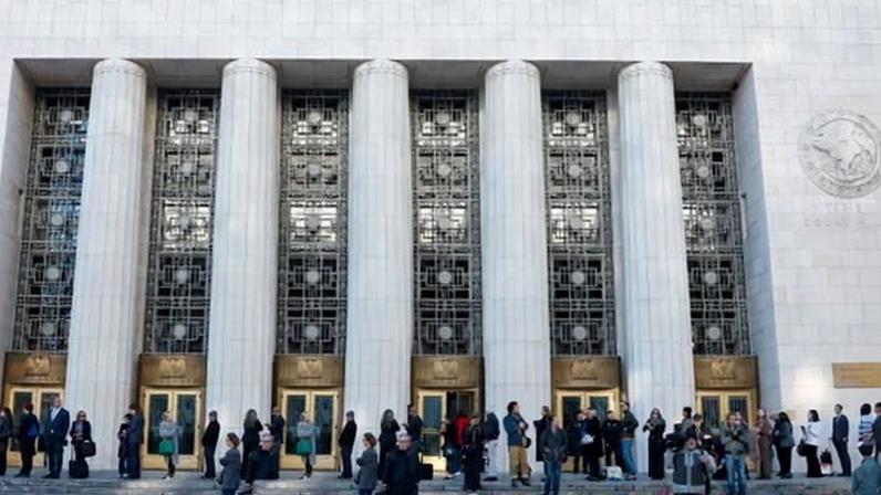 Mulher no centro de processo nos EUA afirma vício em redes sociais aos seis anos